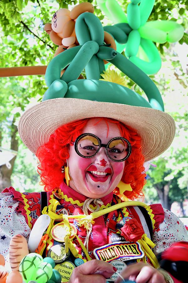 Miss Dilly Dally by Vinnie Oakes Miss Dilly Dally by Vinnie Oakes