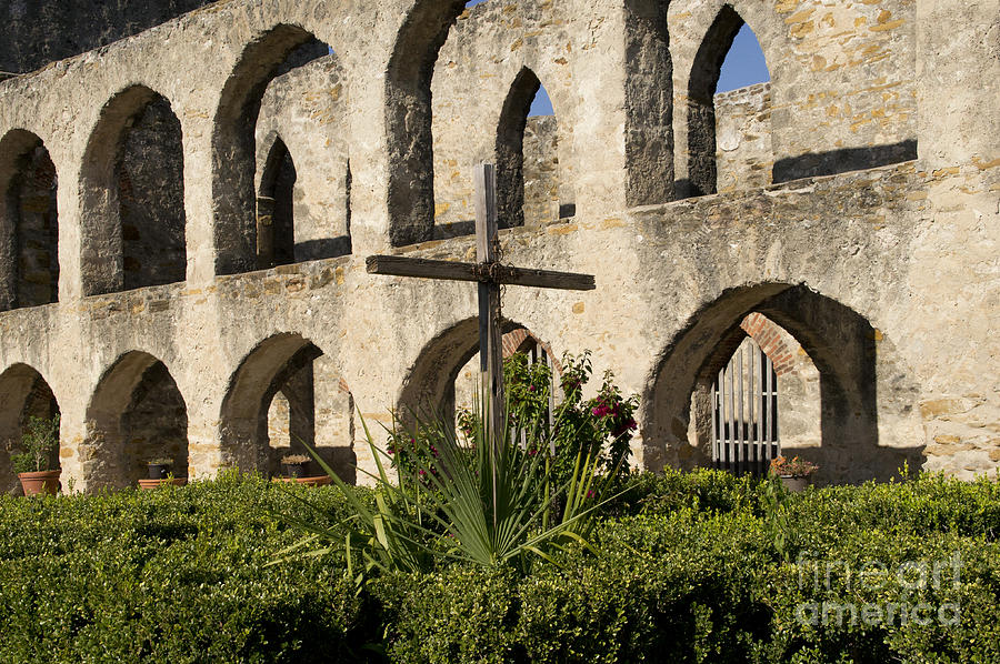 Mission San Jose y San Miguel de Aguayo. Garden Photograph by Elena Perelman