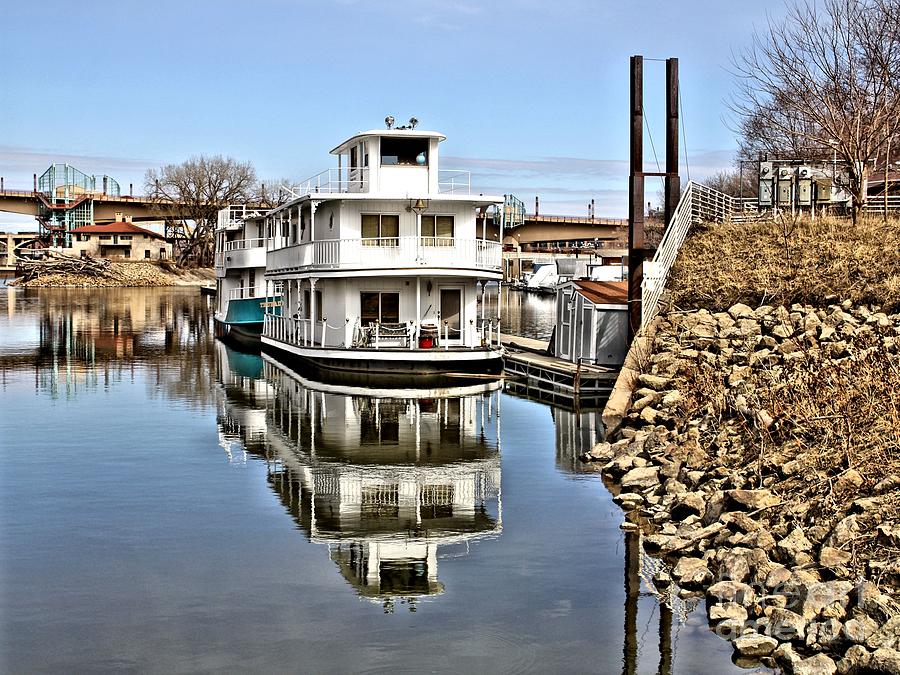 Mississippi Houseboat Photograph by Jimmy Ostgard