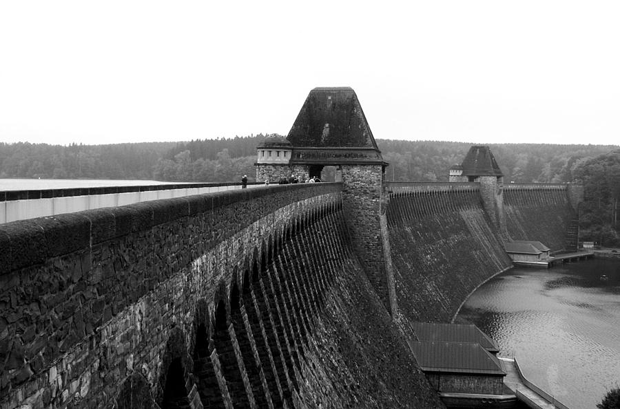 Mohne Dam Photograph by Richard Denyer