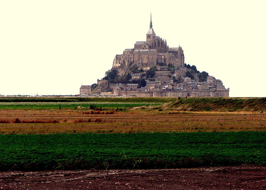 Mont St. Michel Photograph by T Guy Spencer