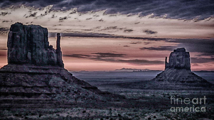 Monument Valley Photograph by Robert Loe
