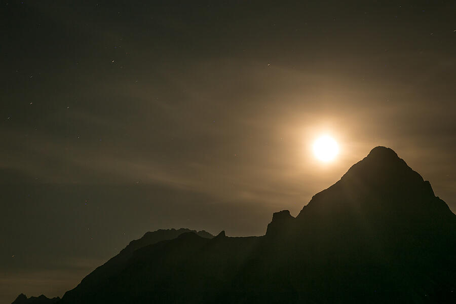 Moon Rising Photograph by John Wadleigh