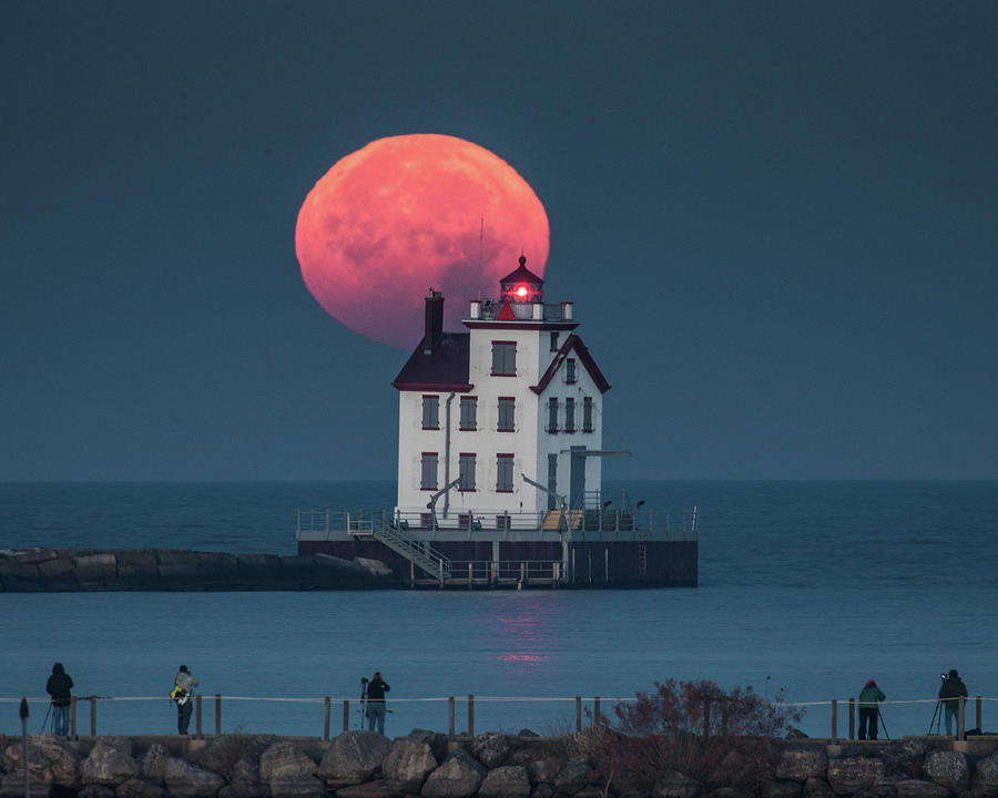 Lighthouse Photograph - Moon Setting by Frank Shoemaker