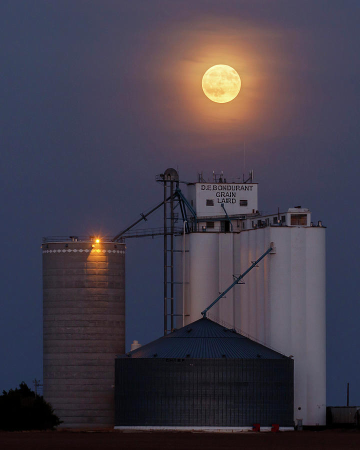 Kansas Photograph - Moonrise at Laird -02 by Rob Graham