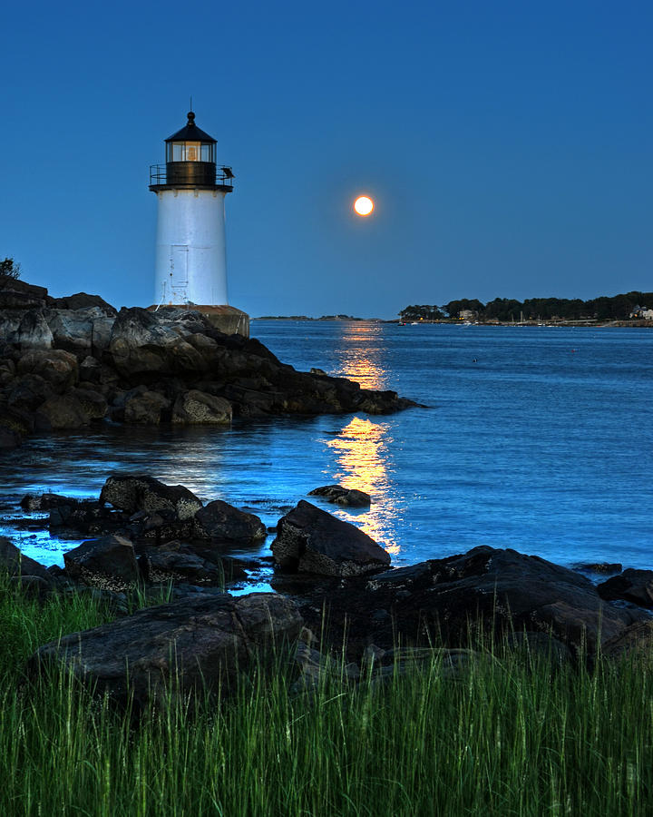 Salem Photograph - Moonrise over Fort Pickering Lighthouse Salem MA by Toby McGuire