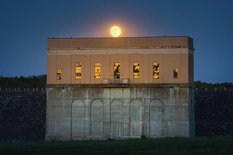 Moonrise over Franklin Falls Dam Photograph by Robert Clifford