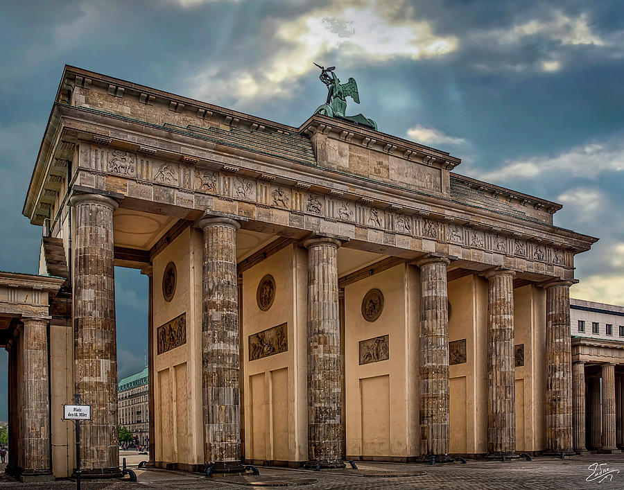 Morning At The Brandenburg Gate  Photograph by Endre Balogh