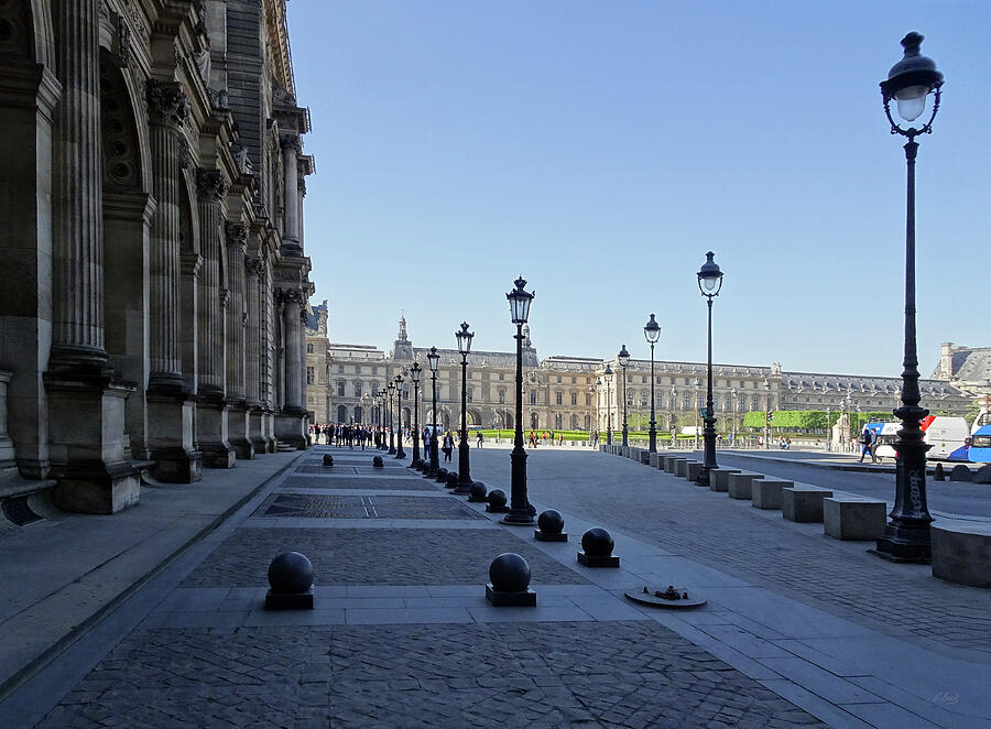 Morning at the Louvre Photograph by Gordon Beck