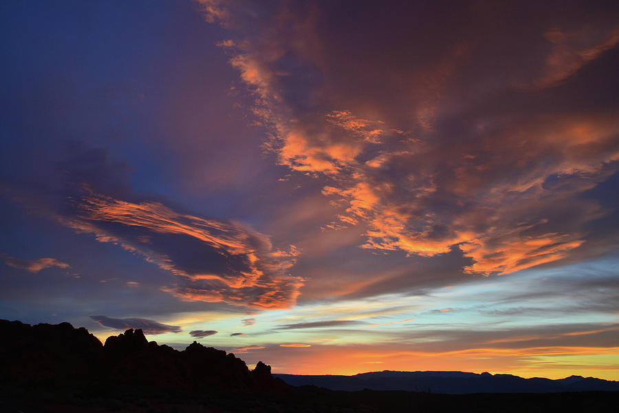 Morning Comes to Valley of Fire State Park Photograph by Ray Mathis