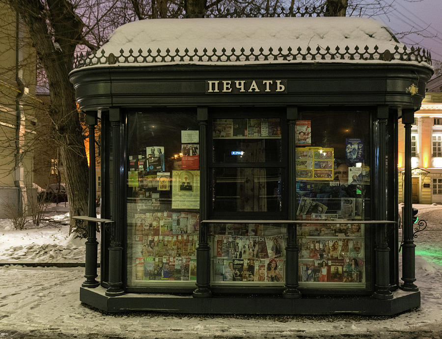 Moscow Newsstand Photograph by Steven Richman