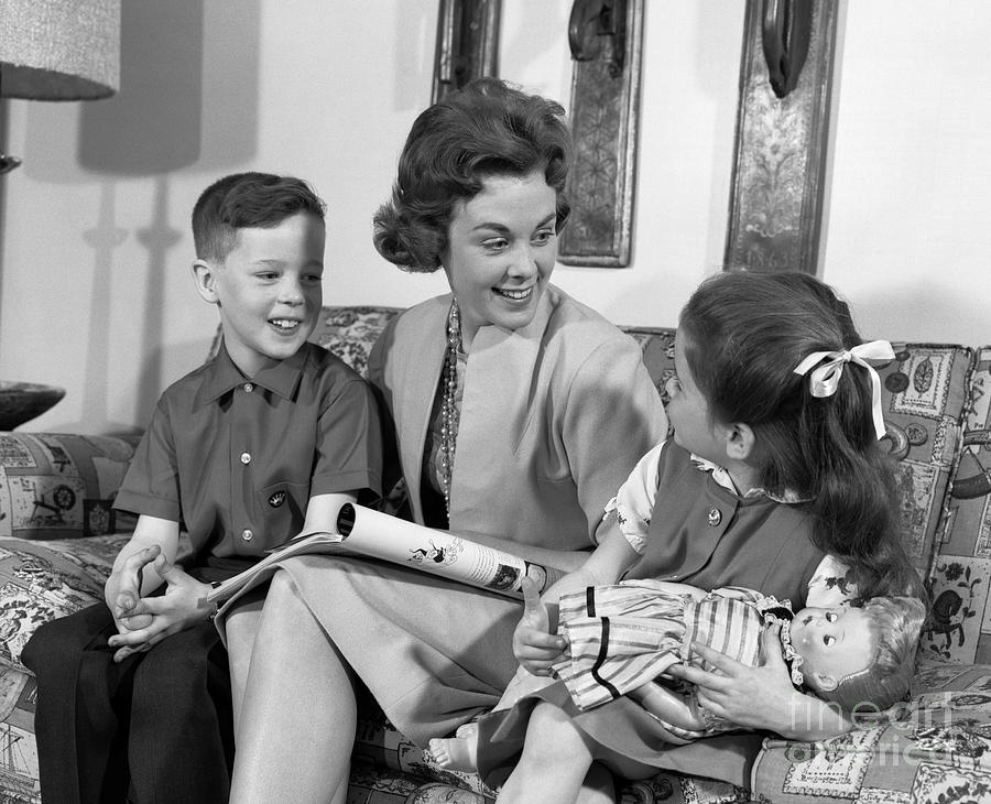 Mother And Children On Couch, C.1960s Photograph by H. Armstrong ...