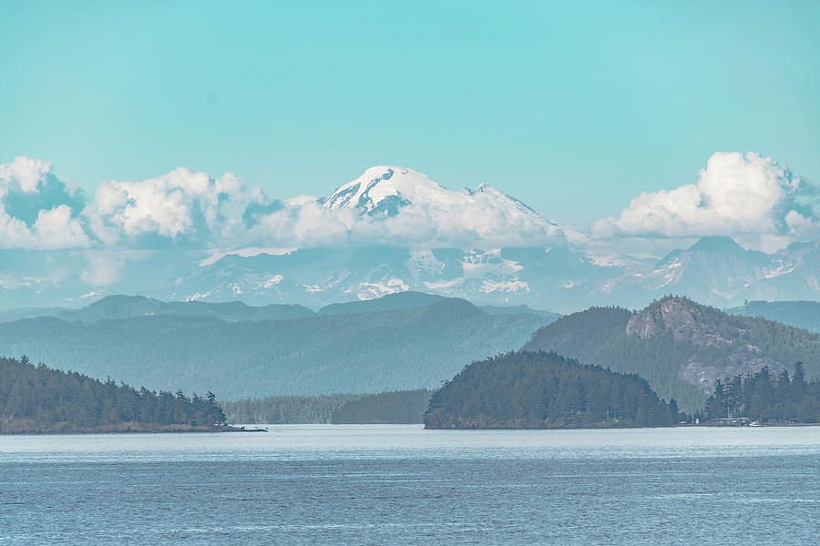 Mount Rainer from the San Jaun Ferry Photograph by David Lee