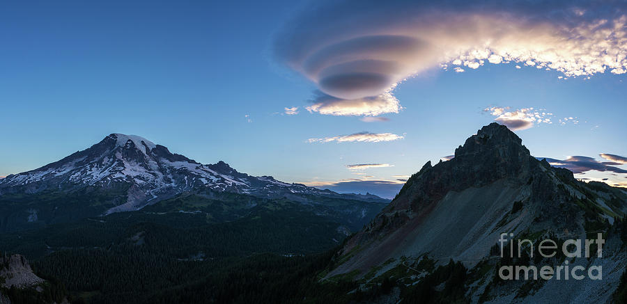 Mount Rainier Massive Lenticular Cloudscape Photograph by Mike Reid