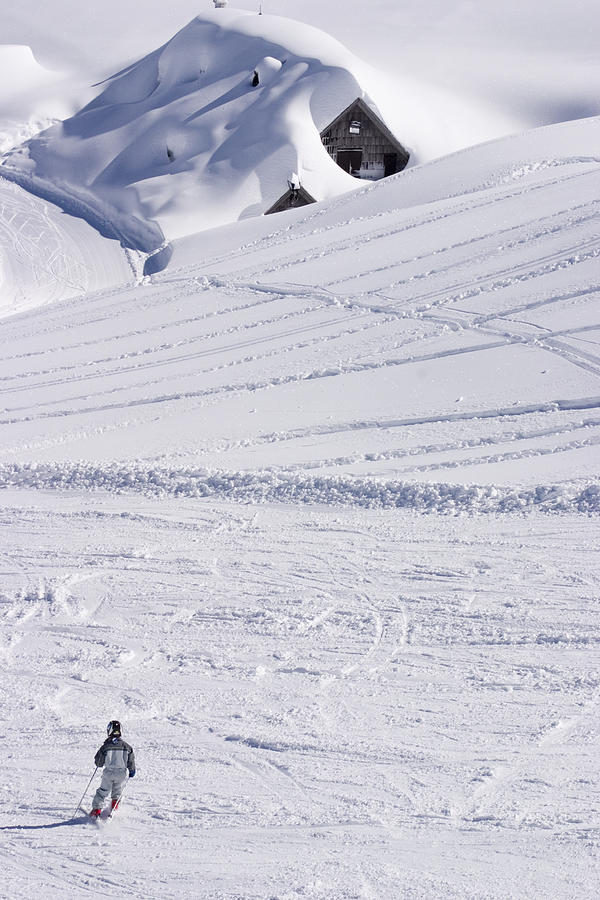Mountain skiing Photograph by Ian Middleton