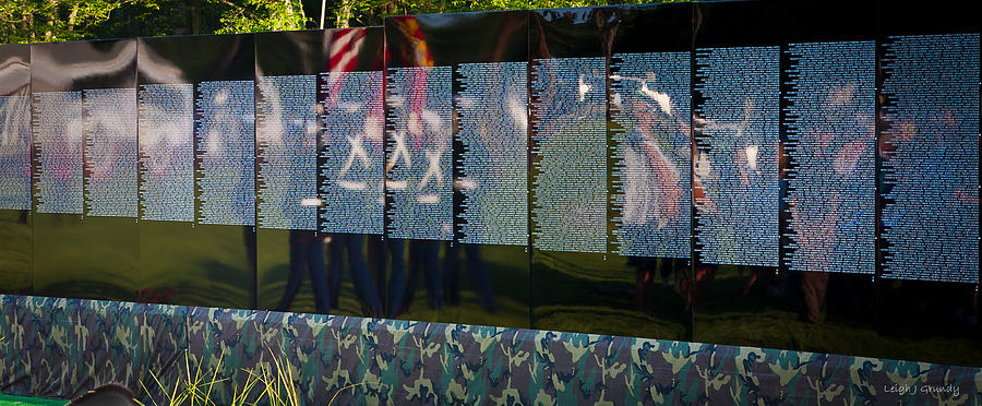 Moving Vietnam Wall Photograph by Leigh Grundy