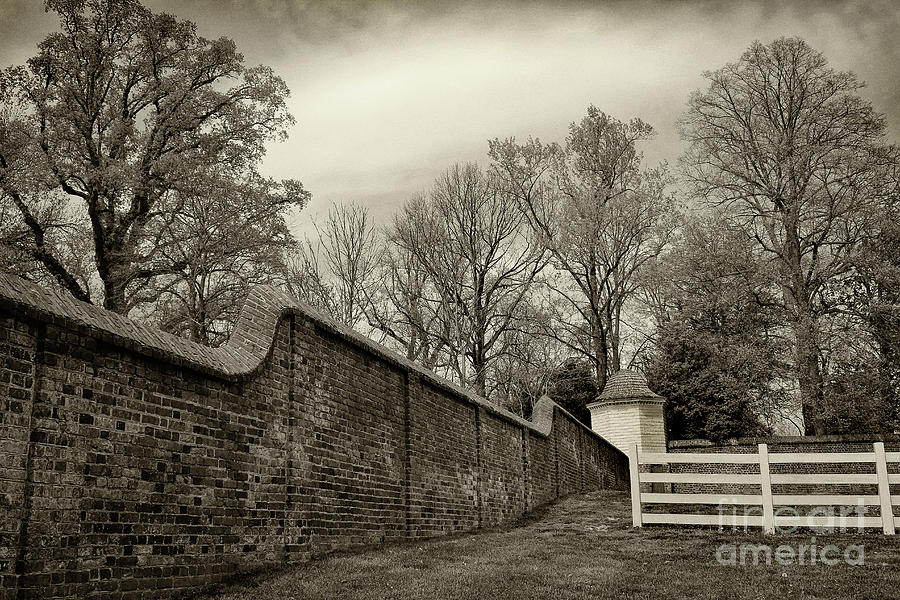 George Washington Photograph - Mt. Vernon Garden Wall Black and White by Karen Adams