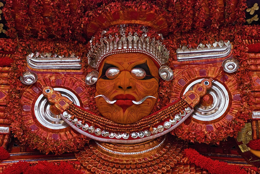 Muchilot Bhagavathi Theyyam Photograph by Urs Schweitzer