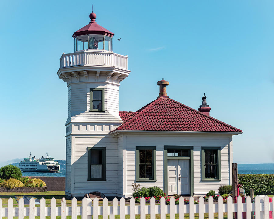 Mukilteo Lighthouse with Washington Ferry in Puget Sound Photograph by ...