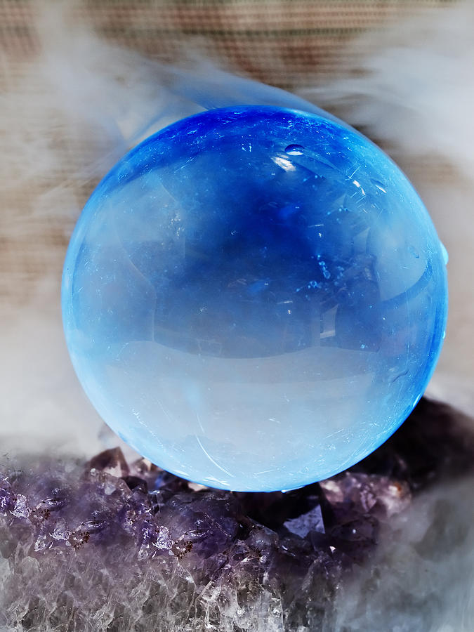 Результаты crystal ball 2024. Хрустальный шар для ясновидения. Хрустальный шар с синим оттенком на заставку телефона. Crystal Ball группа. Картинки Готический Кристалл шар.