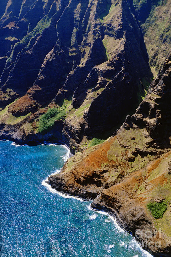 Na Pali Coast Cliffs Photograph by Greg Vaughn - Printscapes