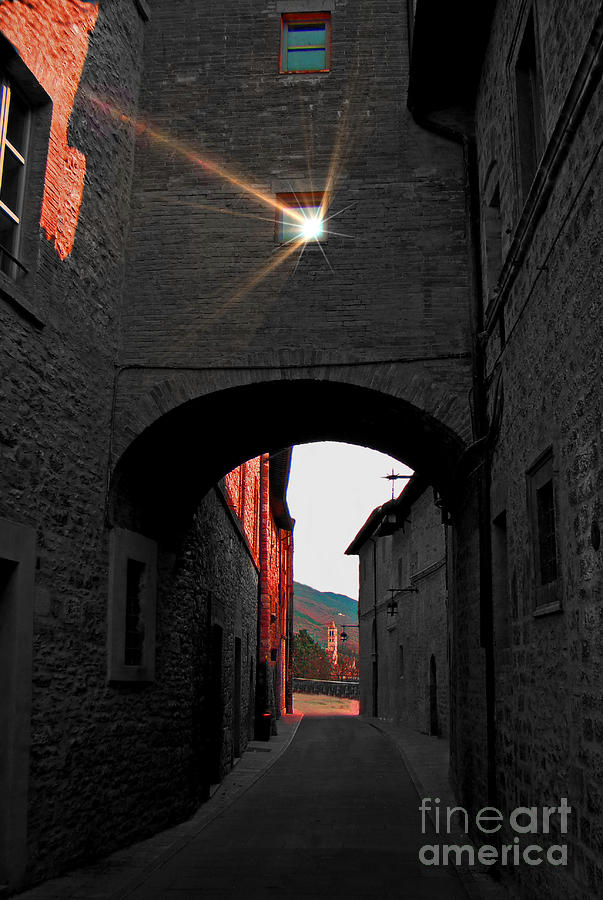Narrow Street in Assisi, Italy Photograph by Al Bourassa