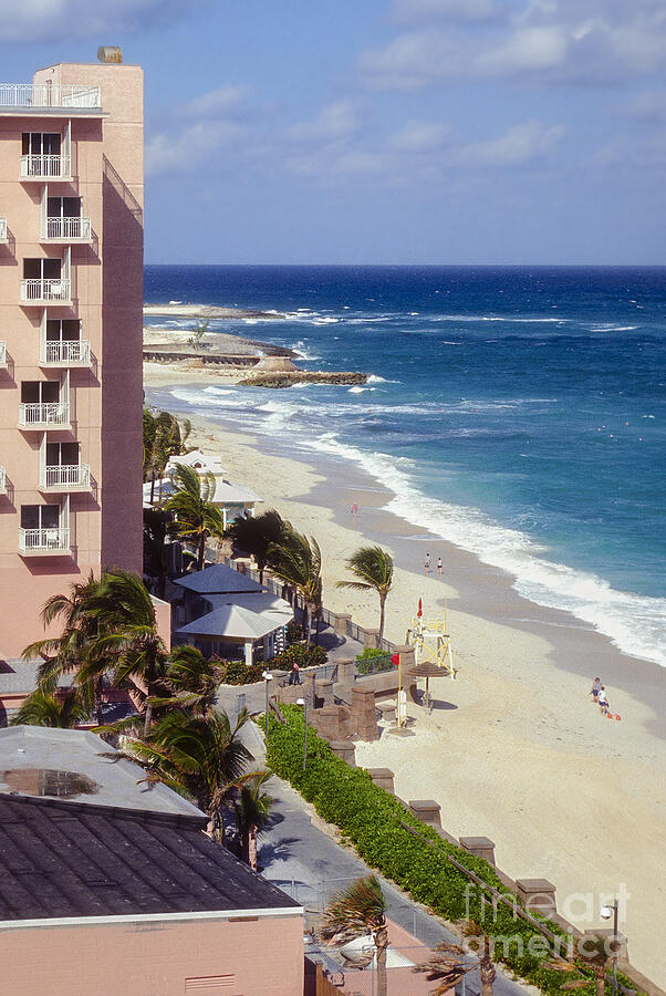 Nassau Hotel Beaches Photograph by Bob Phillips