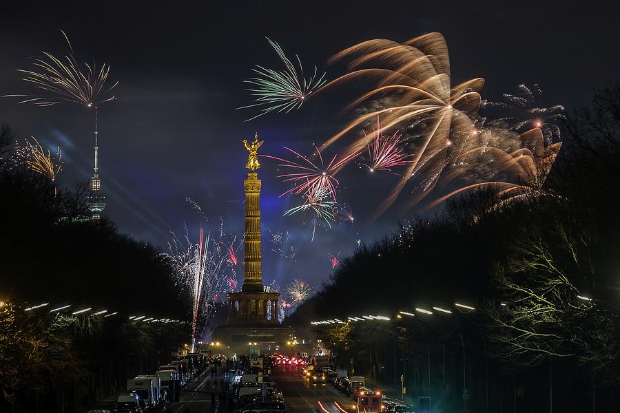 New Years Eve fireworks in Berlin Photograph by ReDi Fotografie
