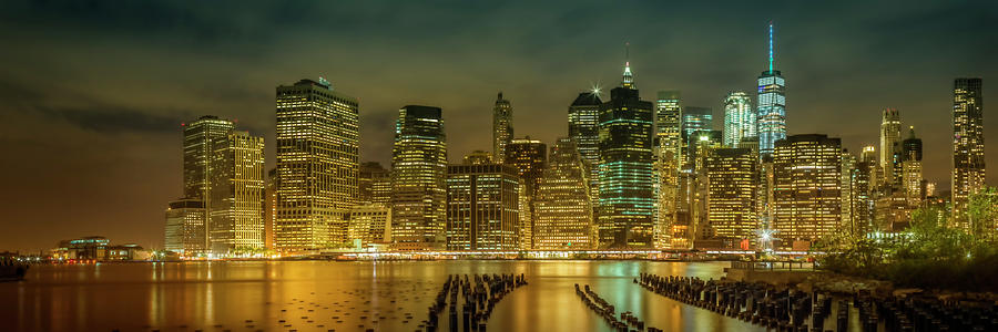 NEW YORK CITY Impression bei Nacht - Panoramic Photograph by Melanie Viola