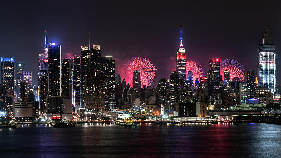 New York Independence Day Fireworks Photograph by Michael Lee