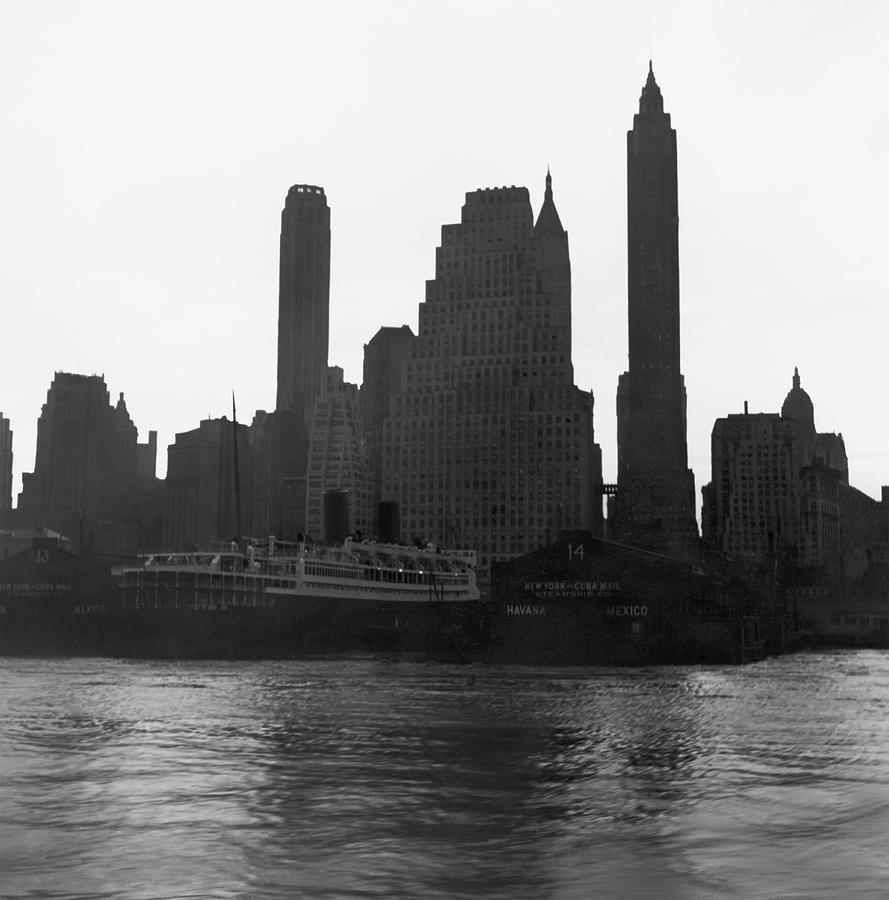 New York Silhouette At Dusk Photograph by Underwood Archives
