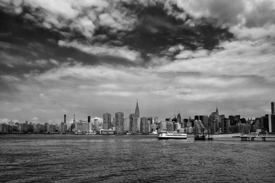 Black And White Photograph - New York Skyline by Beau Finley