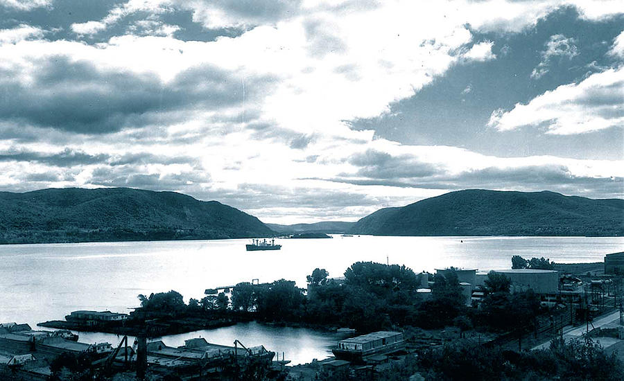 Hudson River Photograph - Newburgh Bay by Ralph Aiello
