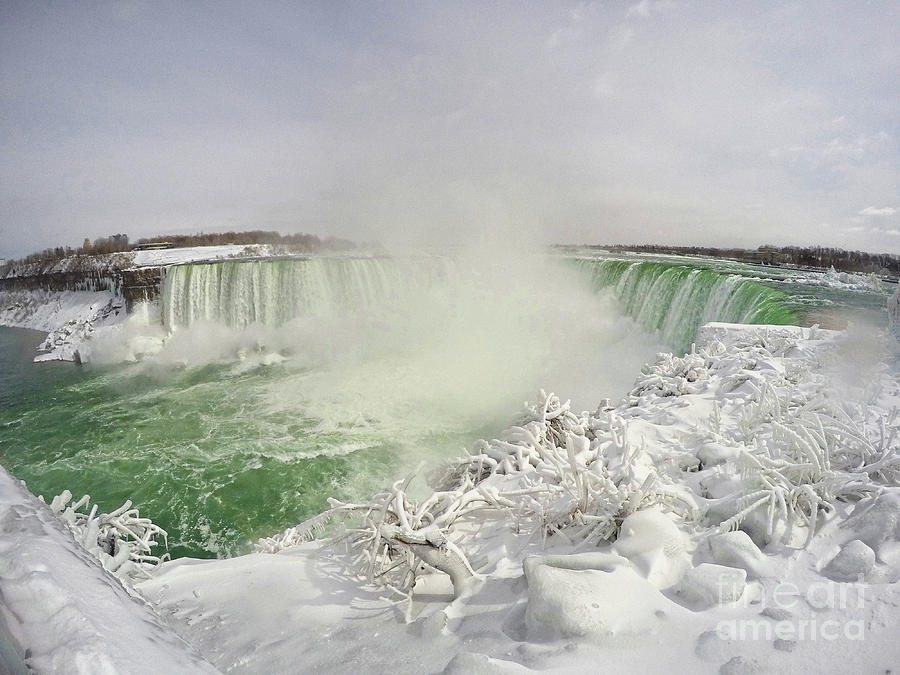 Niagara Falls Beautiful Winter Scene Photograph by Charline Xia