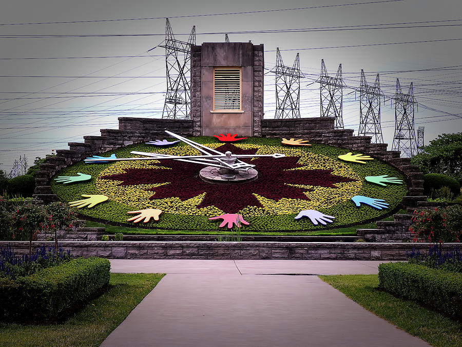 Niagara Floral Clock June 2017 Photograph by Leslie Montgomery
