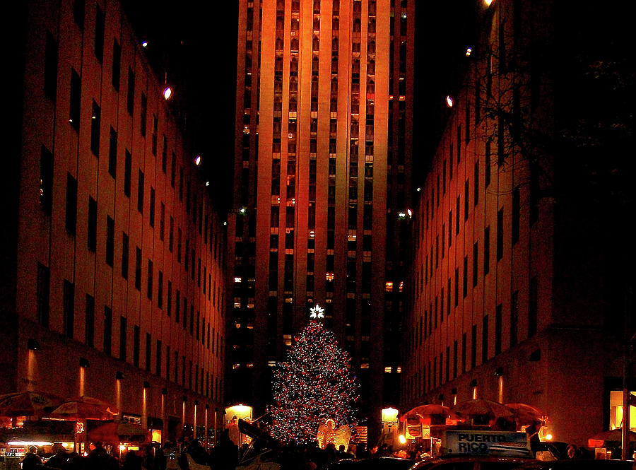 Christmas Tree at Night at Rockefeller Center Photograph by Linda Stern