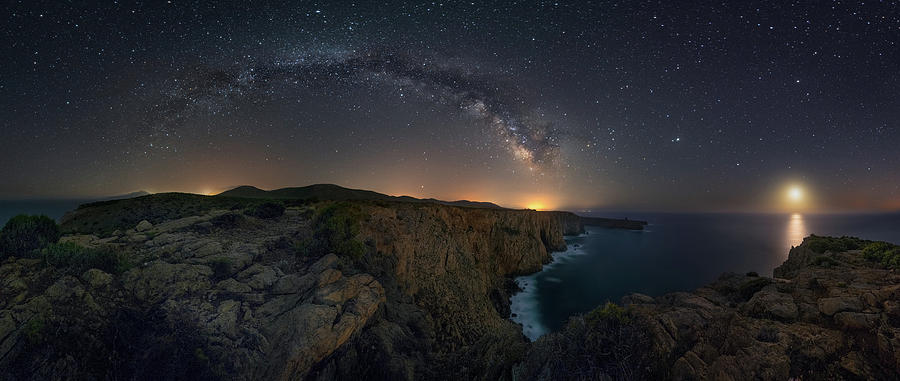 Landscape Photograph - Night at the cliffs by Ivan Pedretti