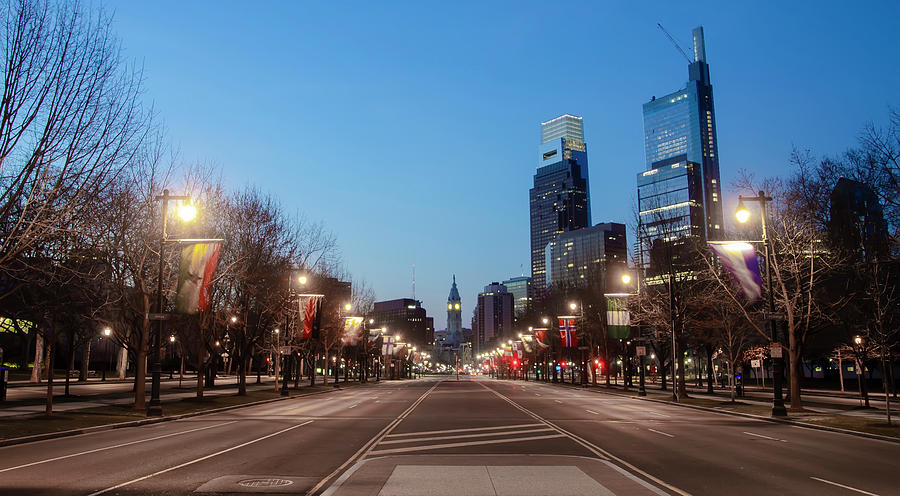 Night on the Benjamin Franklin Parkway Photograph by Bill Cannon