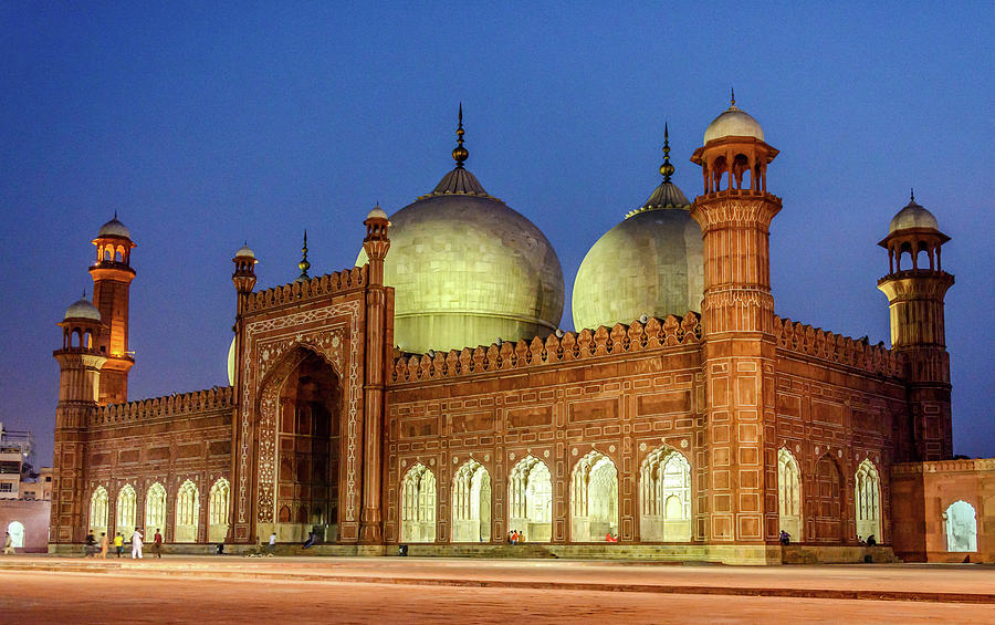 inside badshahi mosque