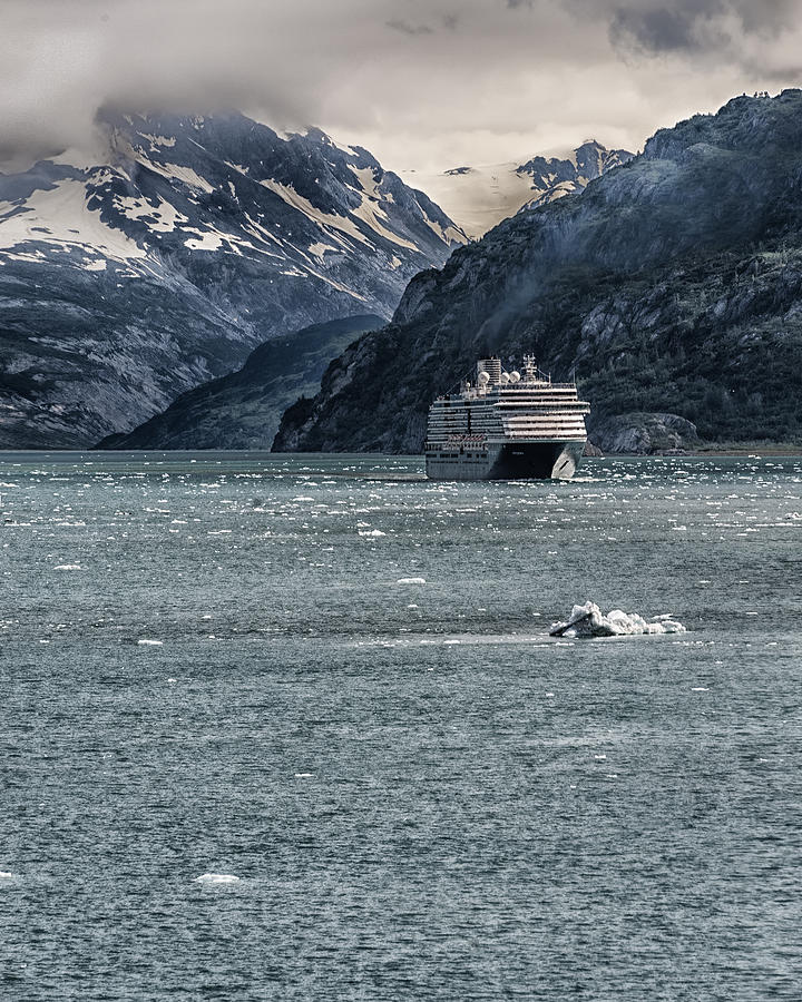 The Oosterdam cruise ship entering Glacier Bay National Park in Alaska Photograph by Gary Warnimont