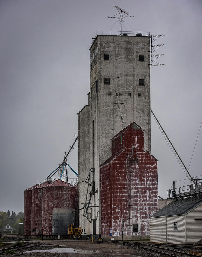 North Dakota Grain Elevator Photograph by Paul Freidlund