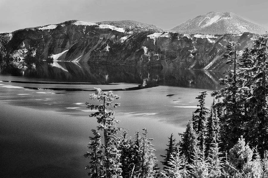 North Rim Crater Lake B W Photograph by Frank Wilson