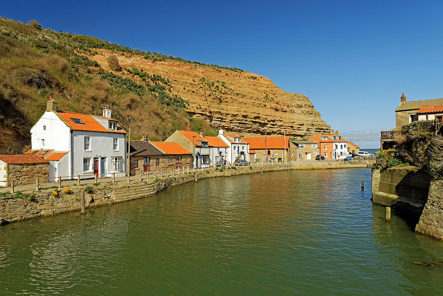 North Side and Staithes Beck Photograph by Rod Johnson