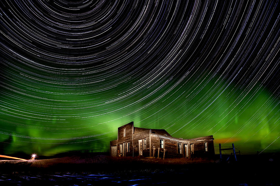 Northern Lights Canada Abandoned Building Photograph by Mark Duffy