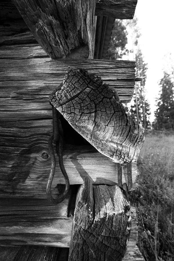 Notched corner of a log house - monochrome Photograph by Ulrich Kunst And Bettina Scheidulin