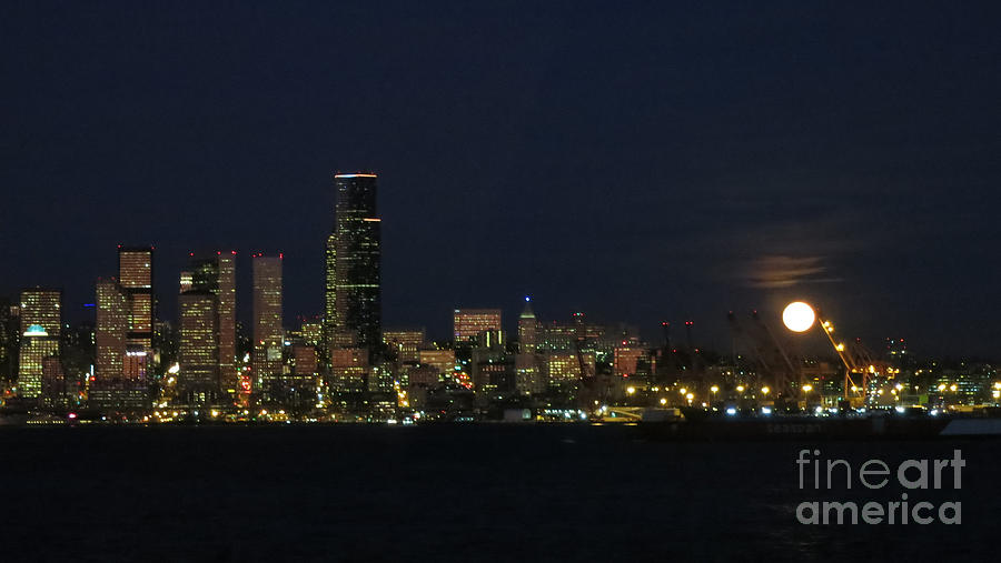 November Beaver Moon Rises Over Seattle Photograph by Tatyana Searcy