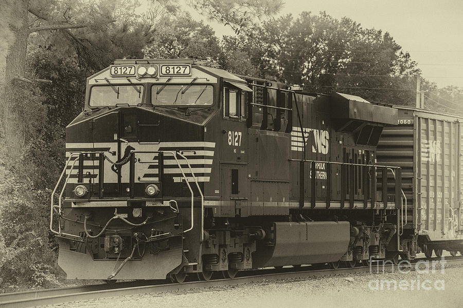 NS 8127 Locomotive Photograph by Dale Powell