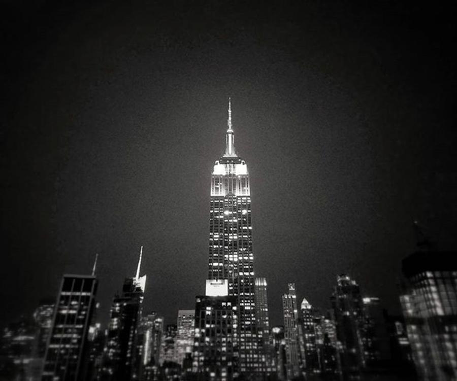 New York City Photograph - ❤
#theapprenticepixel #nyc by Apeksha Sharma