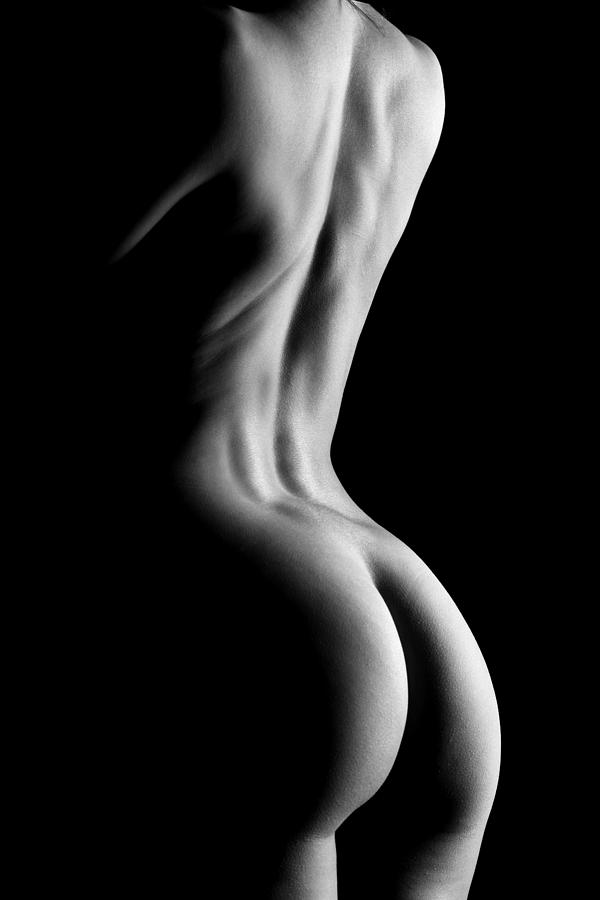 nude-girls-back-in-black-and-white-alessandro-della-torre.jpg