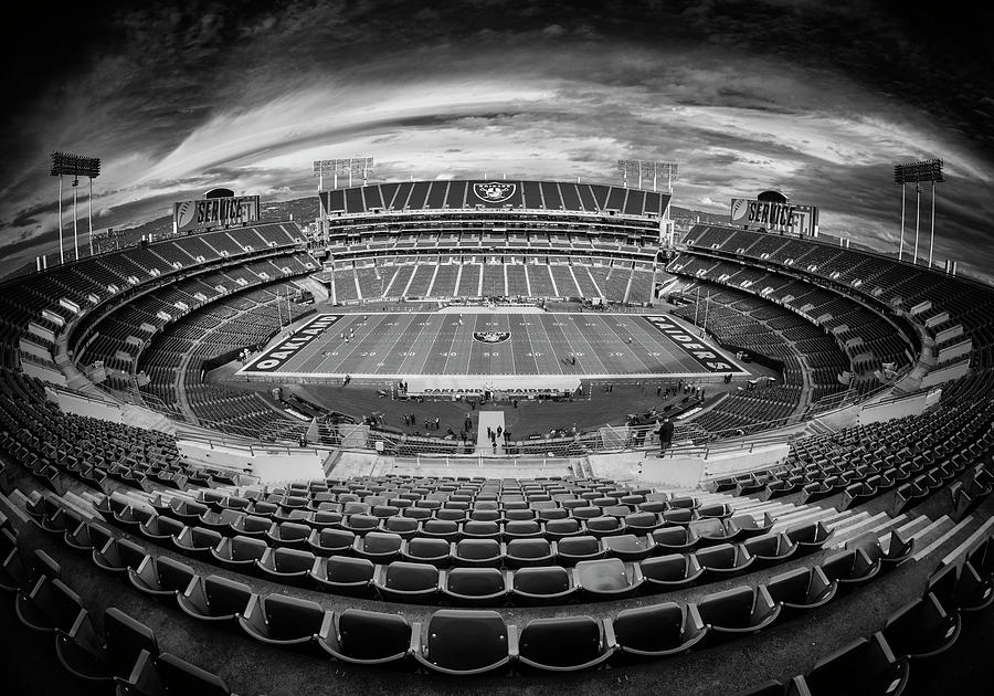 Football Photograph - Oakland Raiders #67 by Robert Hayton